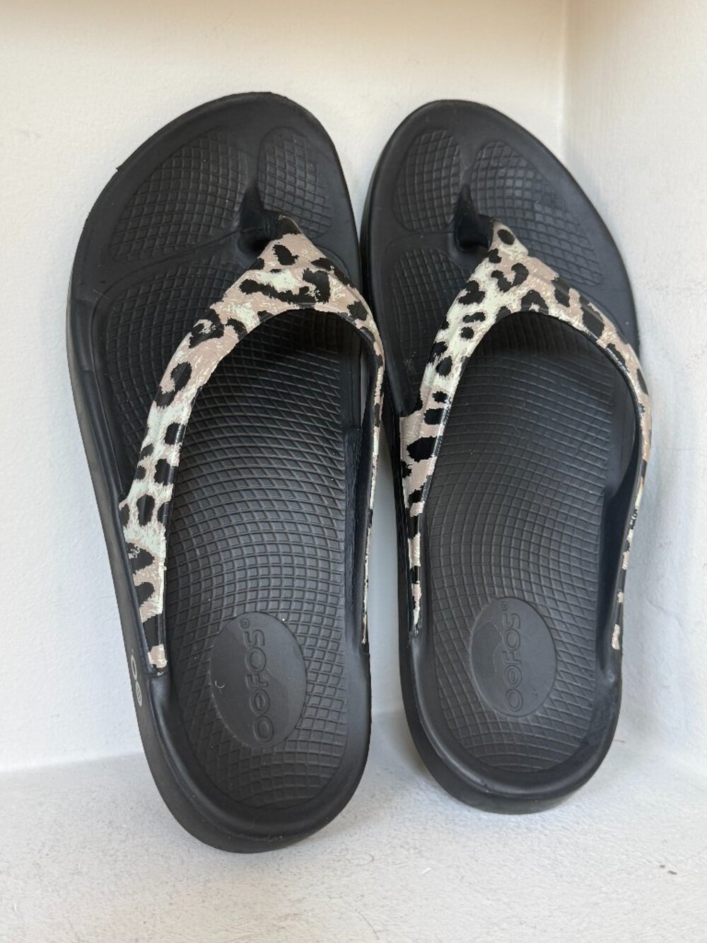 OOFOS OOlala Leopard Recovery Flip Flops Sandals Women’s 11 EU 42